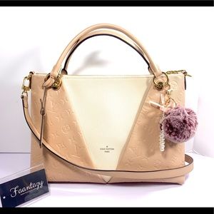 ❤️pending layaway❤️LV V Tote mm Rose Creme Beige